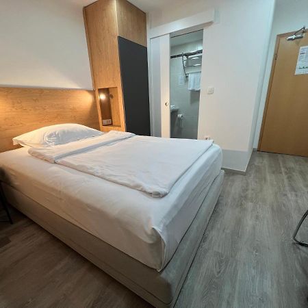 Garni Hotel Cirman Ljubljana Luaran gambar