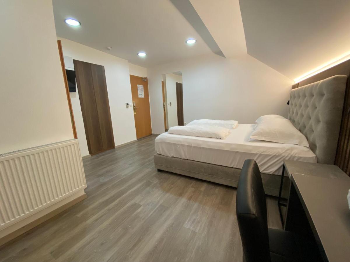 Garni Hotel Cirman Ljubljana Luaran gambar