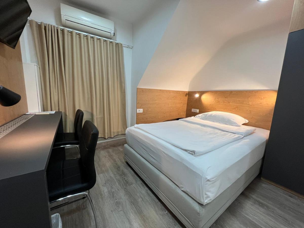 Garni Hotel Cirman Ljubljana Luaran gambar