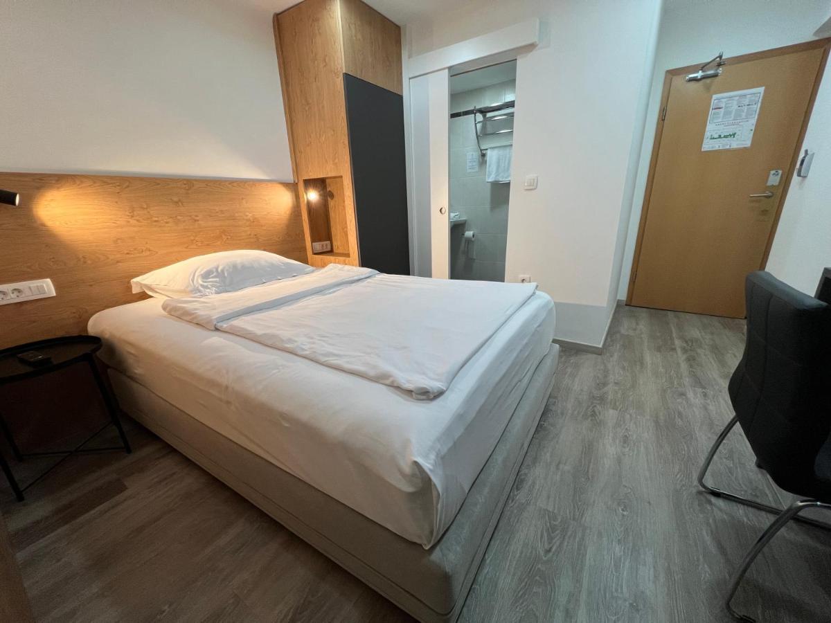 Garni Hotel Cirman Ljubljana Luaran gambar