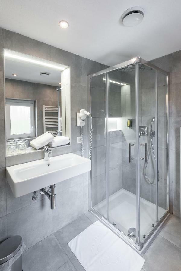 Garni Hotel Cirman Ljubljana Luaran gambar