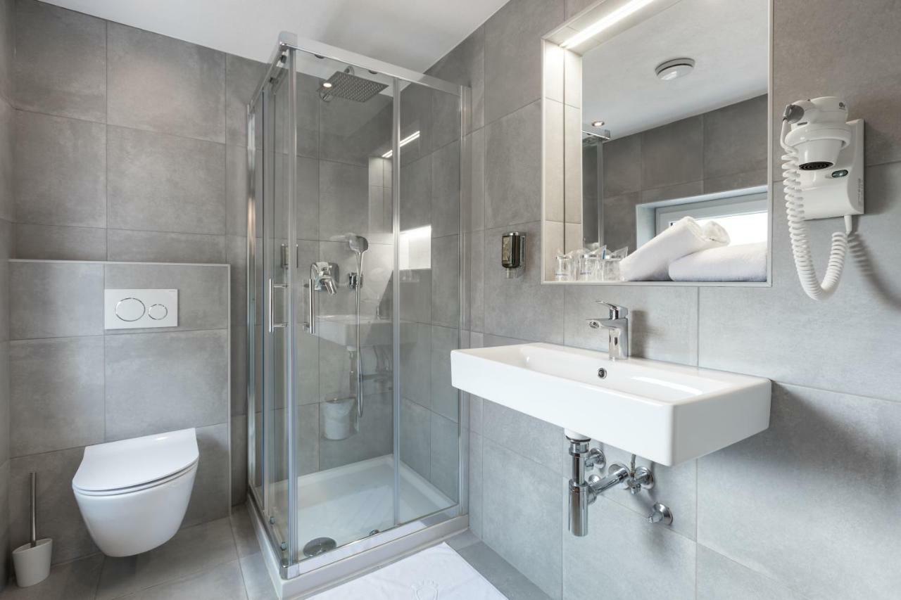 Garni Hotel Cirman Ljubljana Luaran gambar